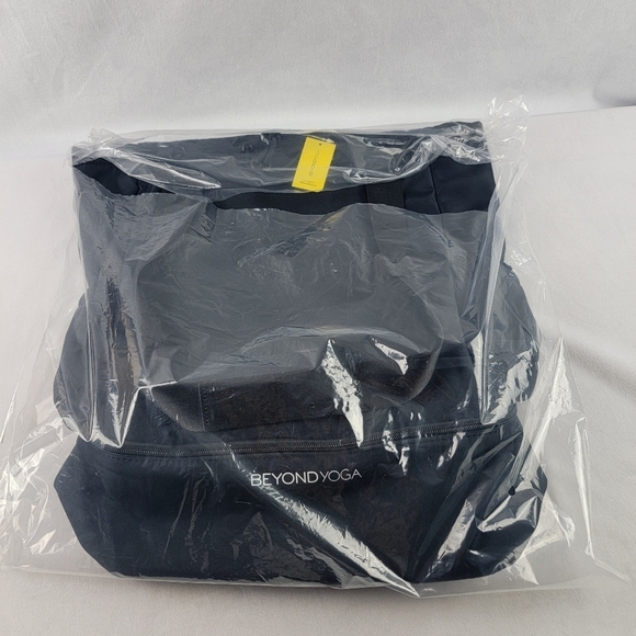 NWT Beyond Yoga convertable gym bag / backpack - Picture 5 of 6
